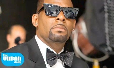 R. Kelly Negotiates For Exclusive Sunglasses .